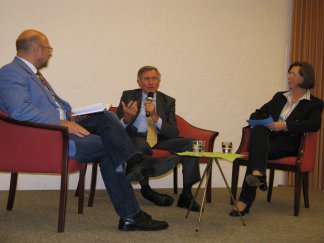 Alois Glück im Podiumgespräch mit den Moderatoren