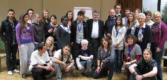 Gruppe aus Mannheim und Solingen mit Europapolitiker Herbert Reul